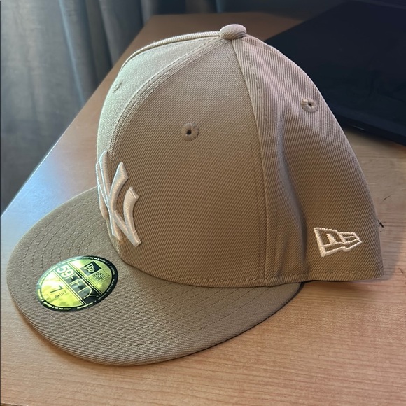 New Era Tan Baseball Cap - Picture 2 of 2